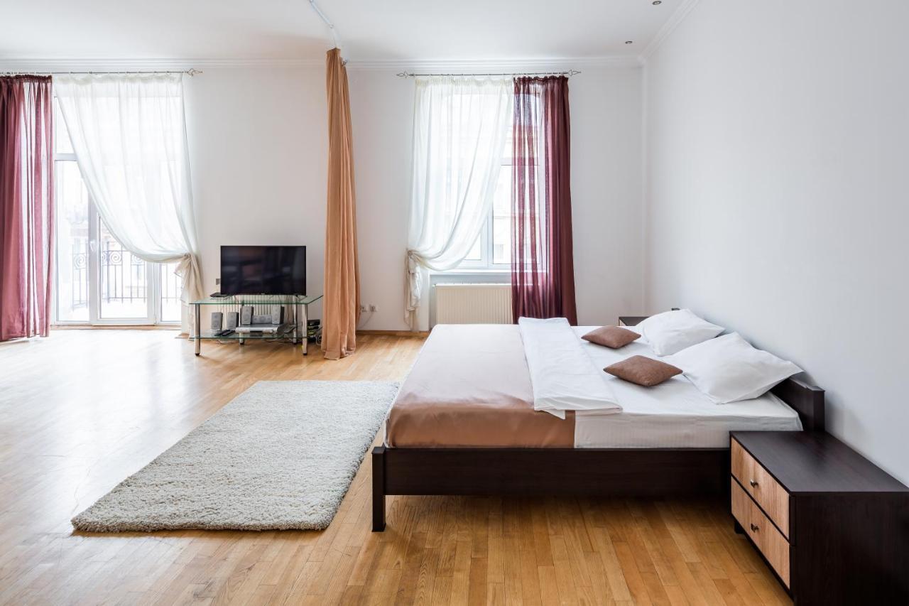 Romari Два Поверхи Apartment Lviv Ngoại thất bức ảnh