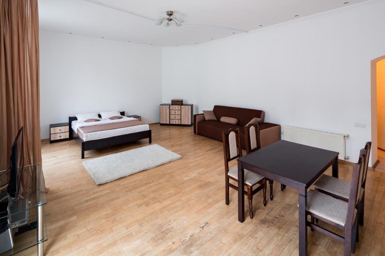 Romari Два Поверхи Apartment Lviv Ngoại thất bức ảnh